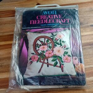 Avon Spinning Wheel‎ Wild Roses Pillow Crewel Embroidery Creative Needlecraft